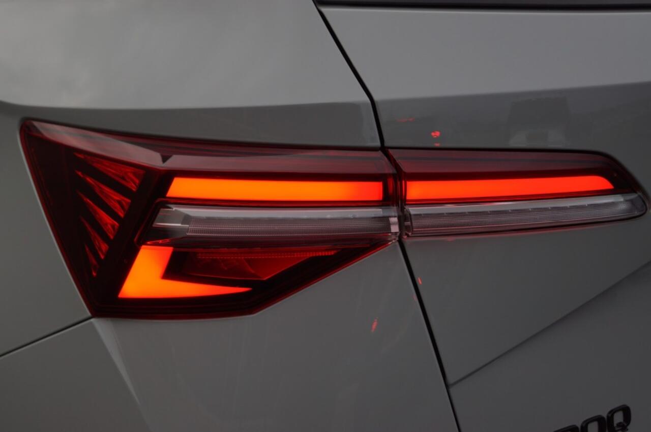 Skoda Karoq 1.5 TSI DSG Sportline 150pk/Trekhaak wegklb./Panodak/ Navi Columbus/ACC/DCC/Camera