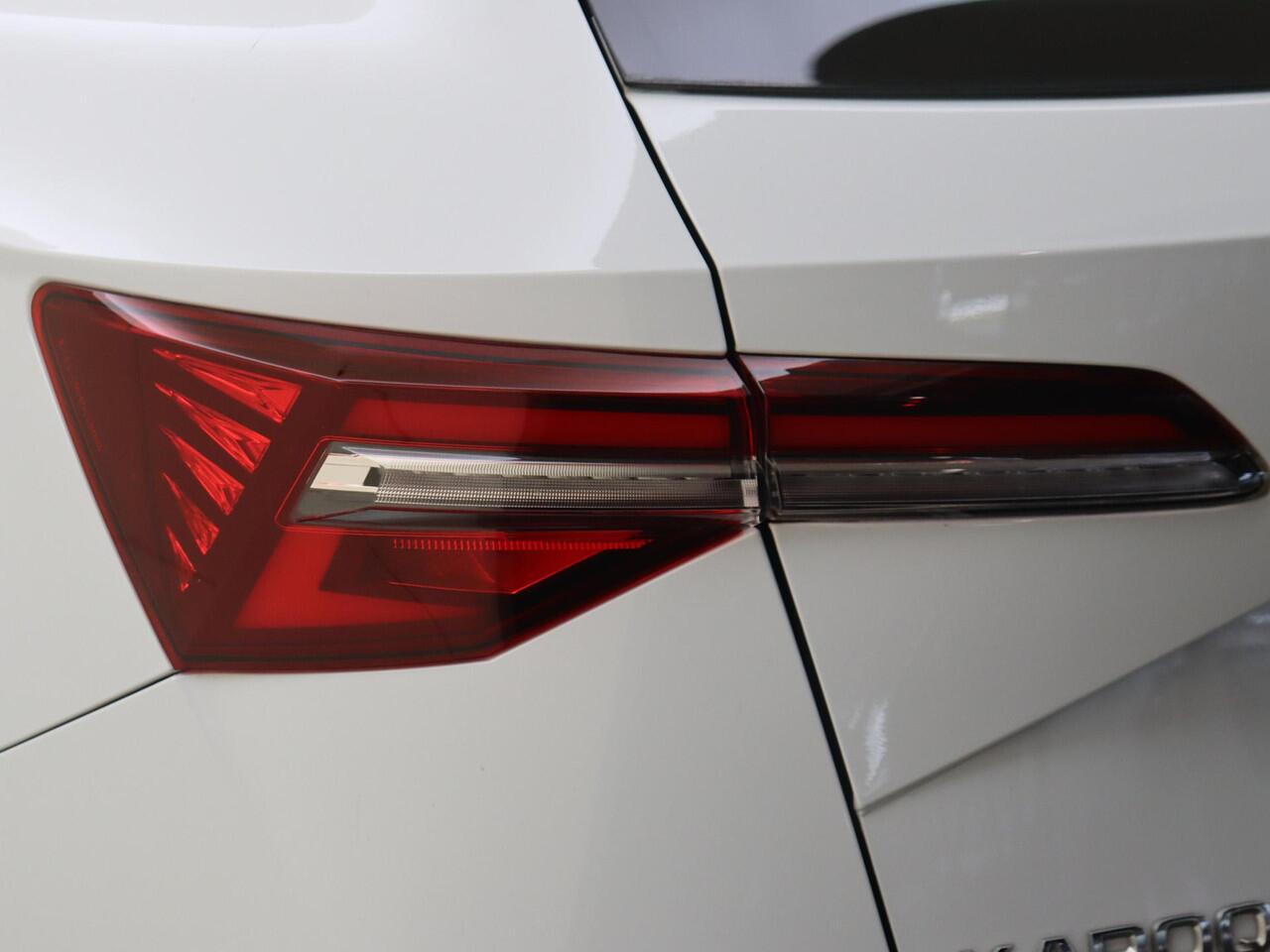 Skoda Karoq 1.5 TSI ACT Business Edition Plus | Keyless | Stoel- en stuurwielverwarming | Achteruitrijcamera | Navigatie | Adaptieve cruise control | CarPlay | Elektrische achterklep |