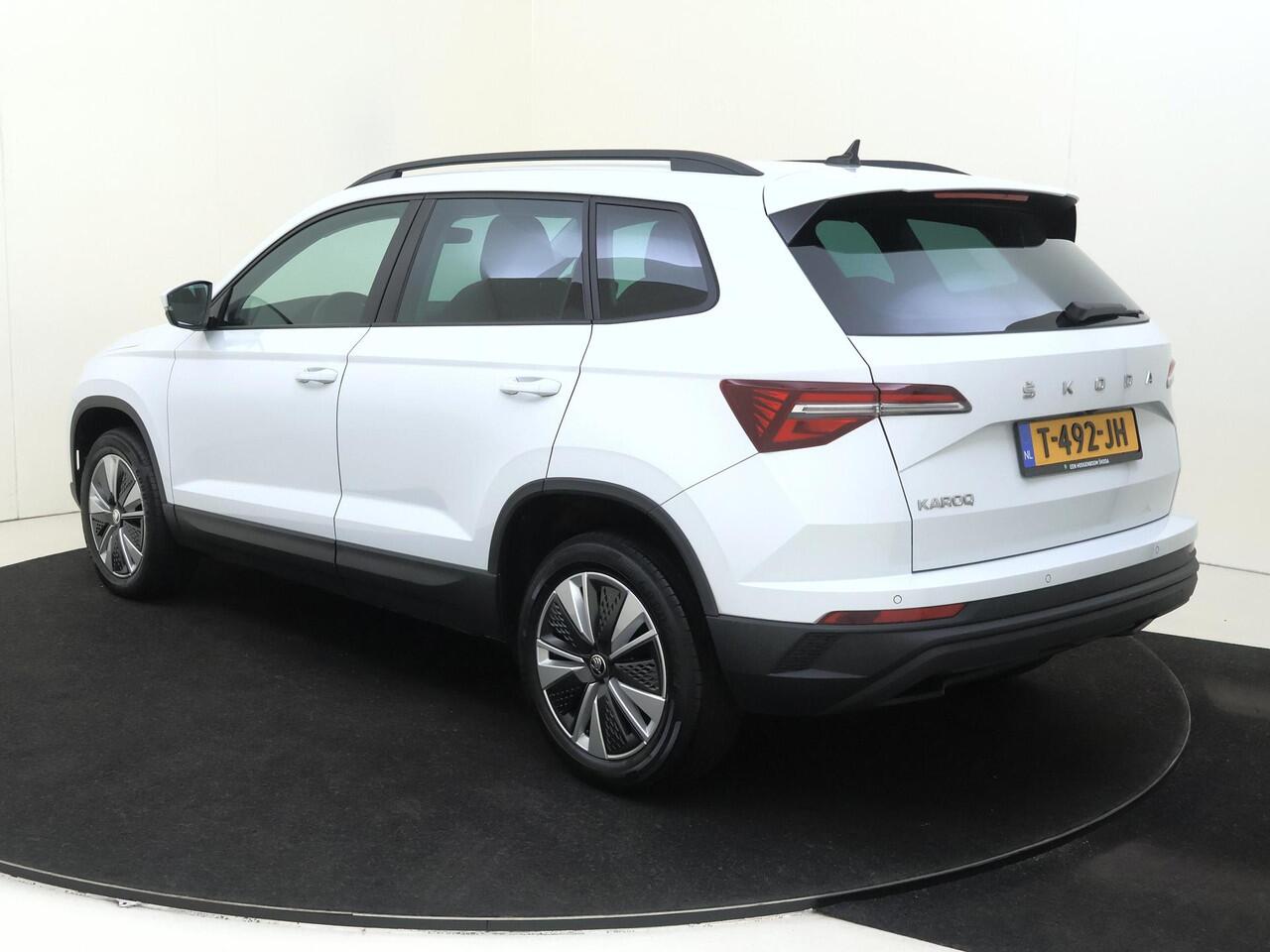 Skoda Karoq 1.5 TSI ACT Business Edition Plus | Keyless | Stoel- en stuurwielverwarming | Achteruitrijcamera | Navigatie | Adaptieve cruise control | CarPlay | Elektrische achterklep |