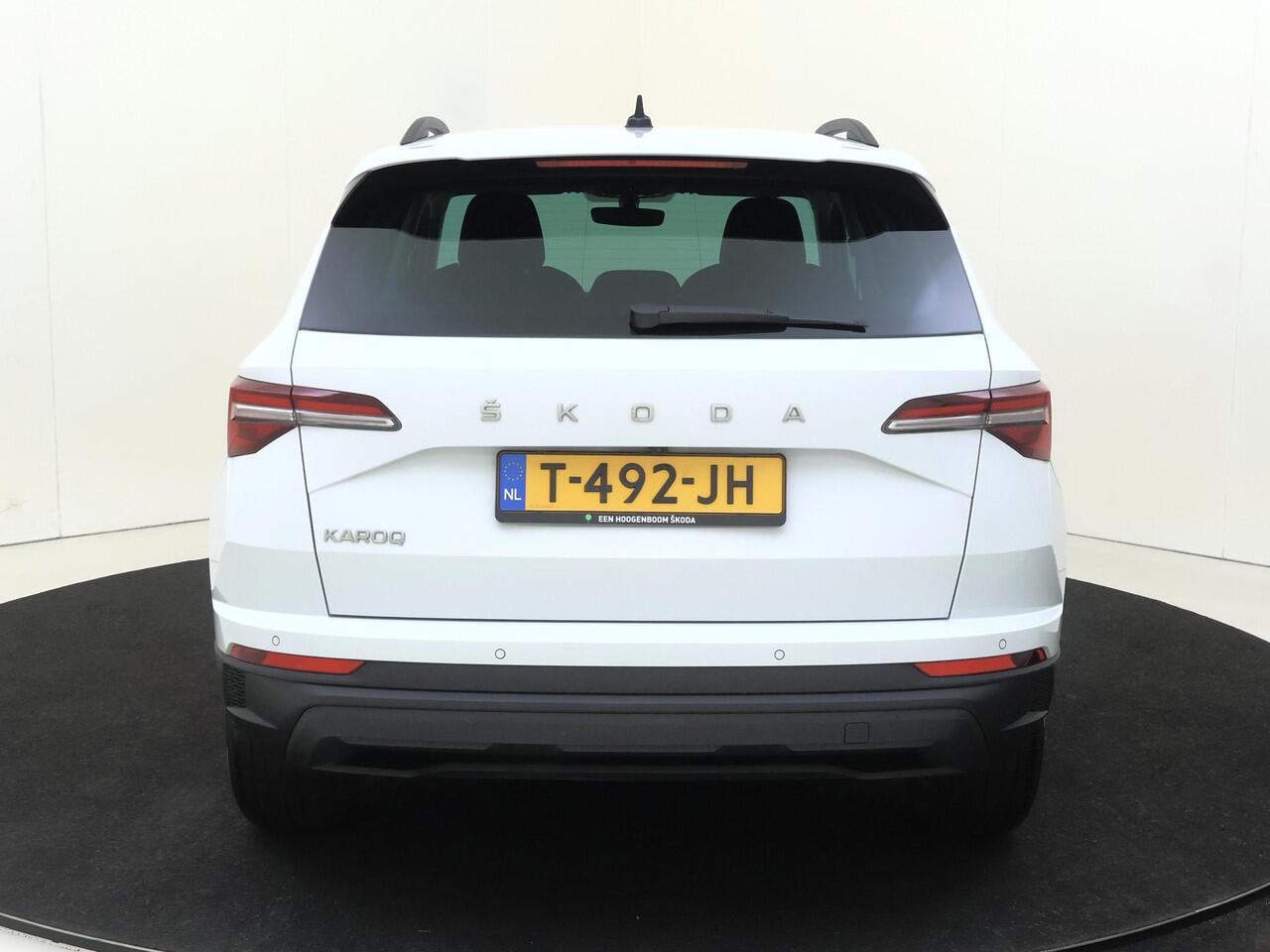Skoda Karoq 1.5 TSI ACT Business Edition Plus | Keyless | Stoel- en stuurwielverwarming | Achteruitrijcamera | Navigatie | Adaptieve cruise control | CarPlay | Elektrische achterklep |