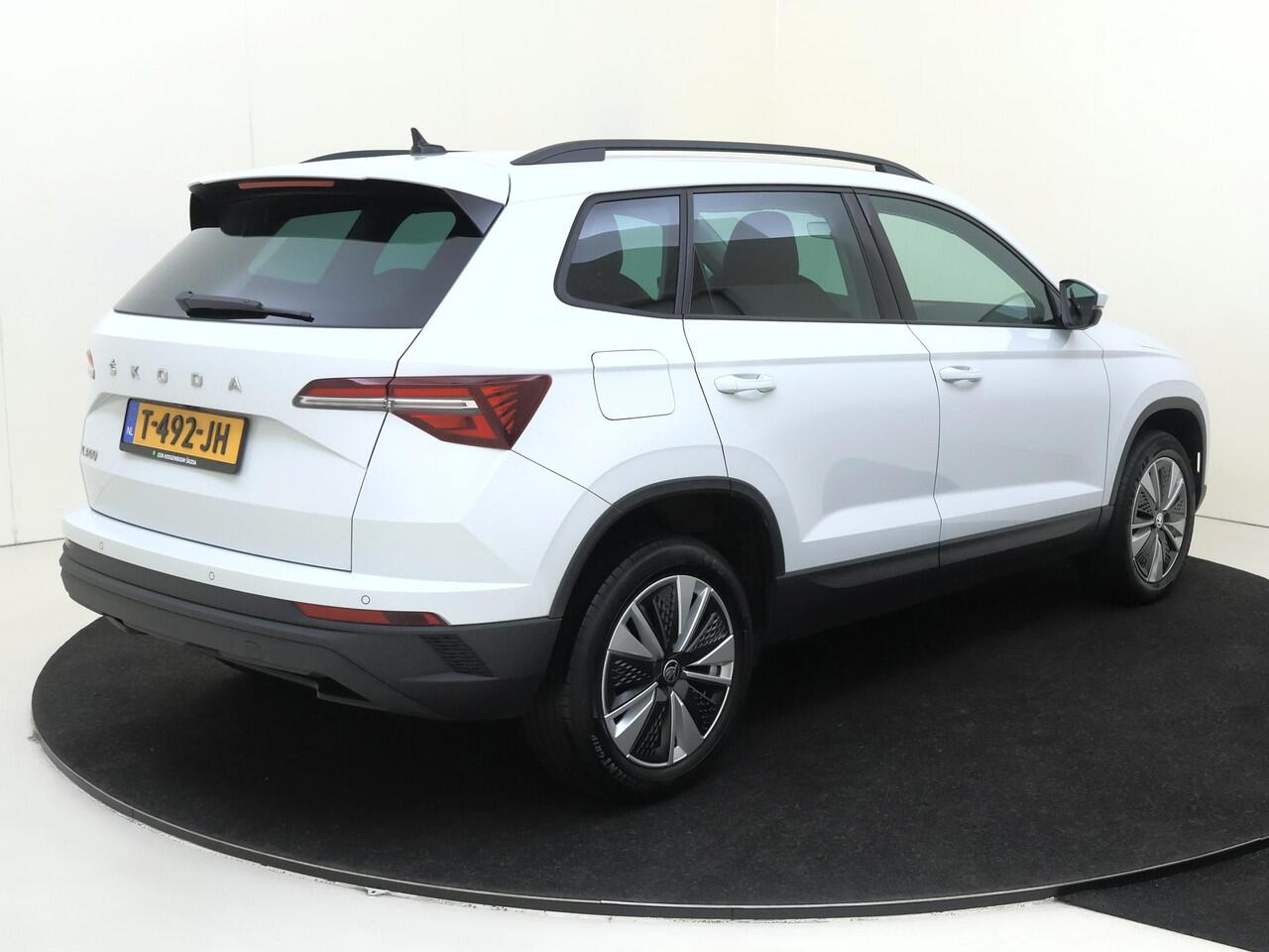 Skoda Karoq 1.5 TSI ACT Business Edition Plus | Keyless | Stoel- en stuurwielverwarming | Achteruitrijcamera | Navigatie | Adaptieve cruise control | CarPlay | Elektrische achterklep |