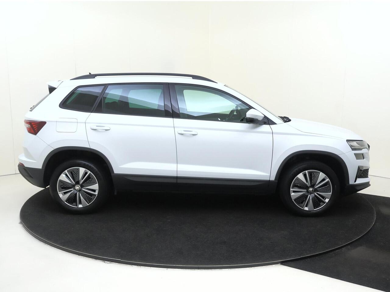 Skoda Karoq 1.5 TSI ACT Business Edition Plus | Keyless | Stoel- en stuurwielverwarming | Achteruitrijcamera | Navigatie | Adaptieve cruise control | CarPlay | Elektrische achterklep |