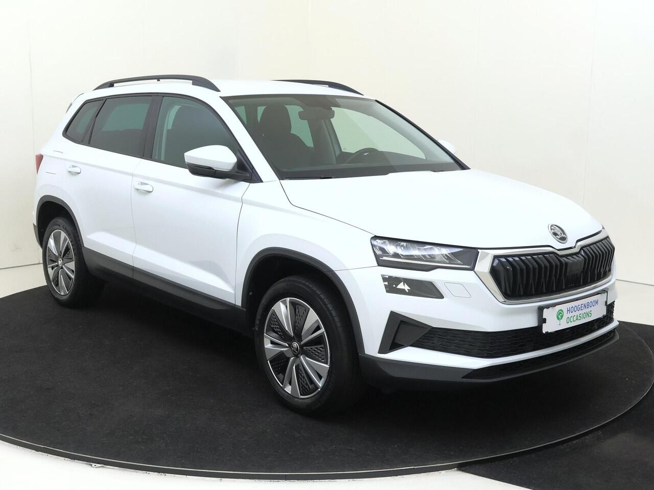 Skoda Karoq 1.5 TSI ACT Business Edition Plus | Keyless | Stoel- en stuurwielverwarming | Achteruitrijcamera | Navigatie | Adaptieve cruise control | CarPlay | Elektrische achterklep |