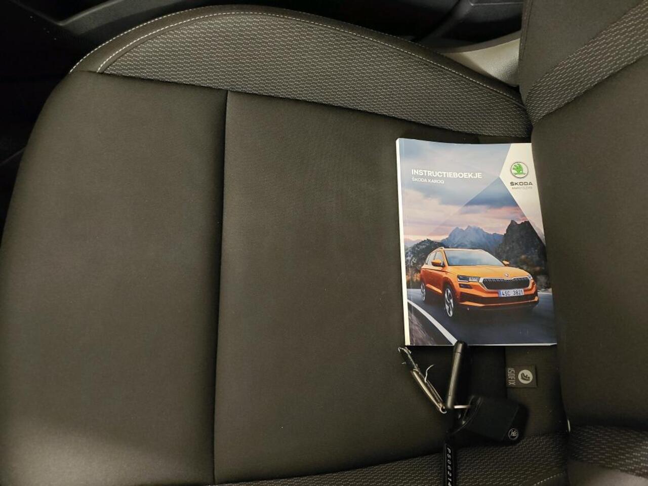 Skoda Karoq 1.0 TSI Business Edition 1e Eigenaar | Volledig onderh | NAP | BTW | Trekhaak | Elek klep | ACC | Winterpakket | PDC | Camera