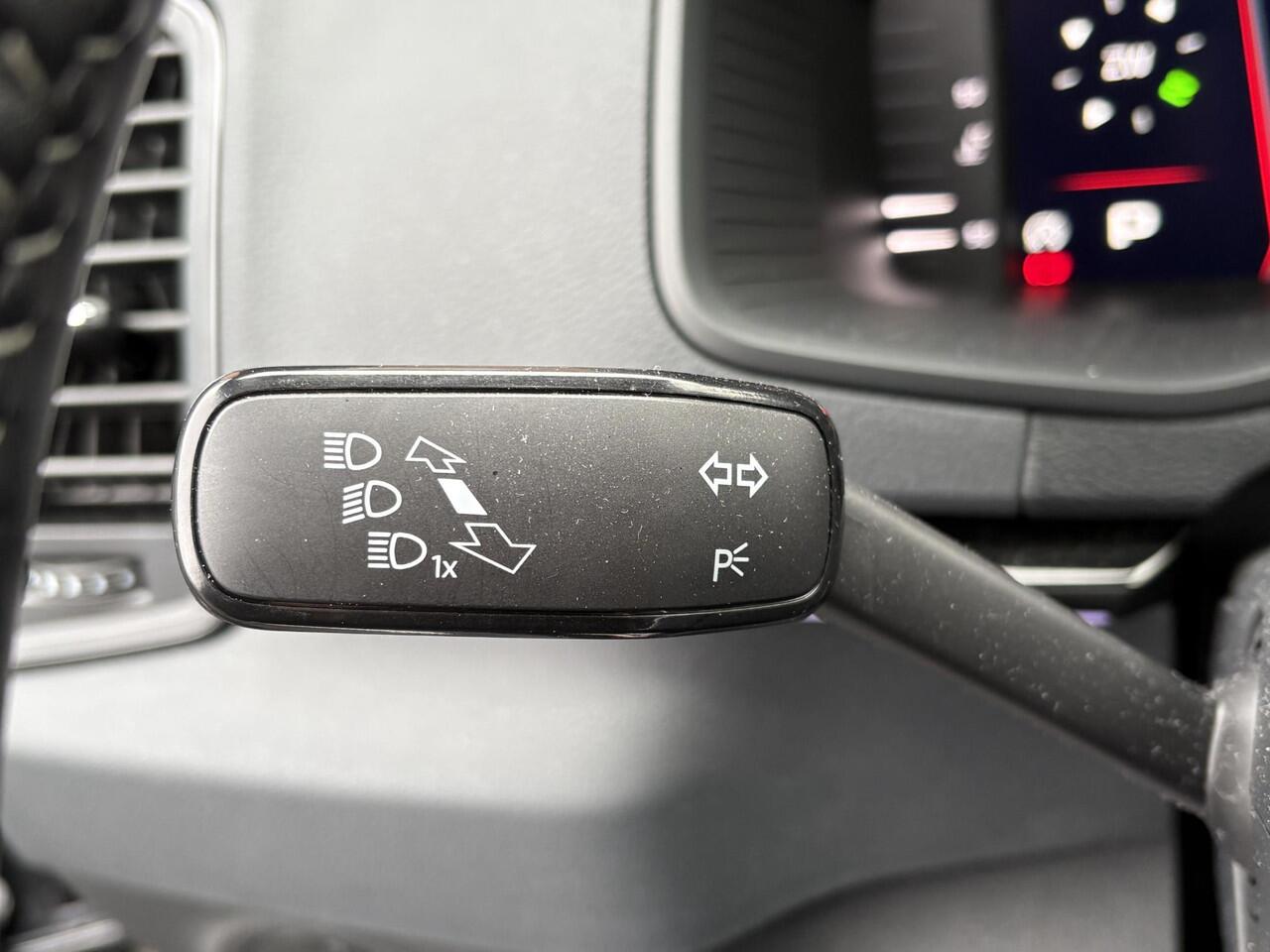 Skoda Karoq 1.5 TSI ACT Sportline |Pano|Trekhaak|ACC|