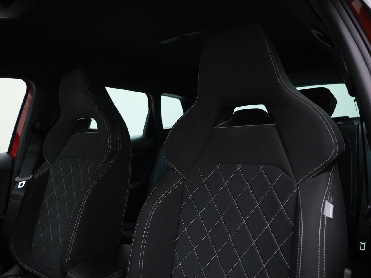 Skoda Karoq 1.5TSI/150PK ACT Sportline DSG · Navigatie · Apple/Android Car Play · Camera + Parkeersensoren · Garantie t/m 28-09-2027 of 60000km.