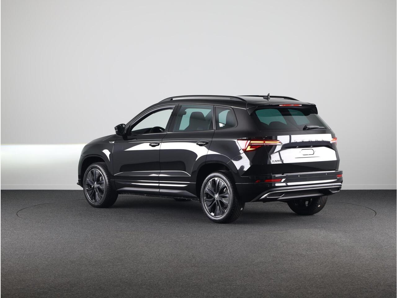 Skoda Karoq Sportline Business 1.5 TSI 150pk | Navigatie via App | Parkeercamera | All season banden | Dode hoek sensoren | Adaptive Cruise Control | Elektrische achterklep