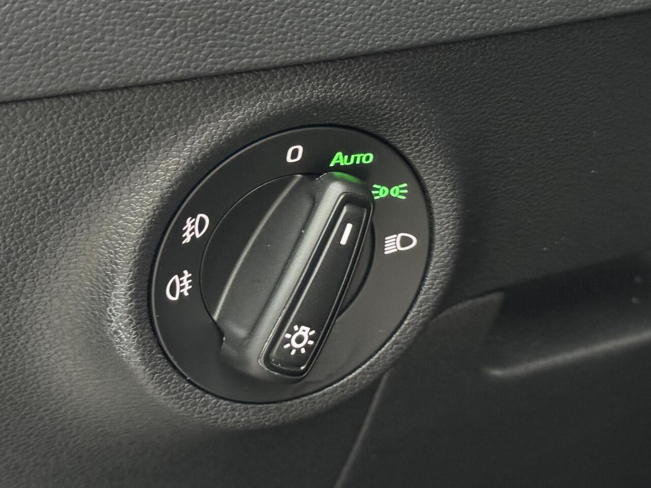Skoda Karoq 1.5 TSI ACT Business Edition 150pk automaat | ECC | Camera | Carplay | 16LM