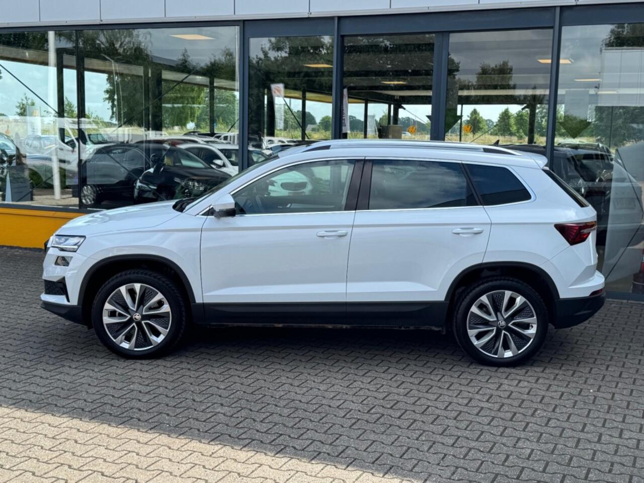 Skoda Karoq 1.5 TSI Business Edition - panorama - camera - adaptive cruise