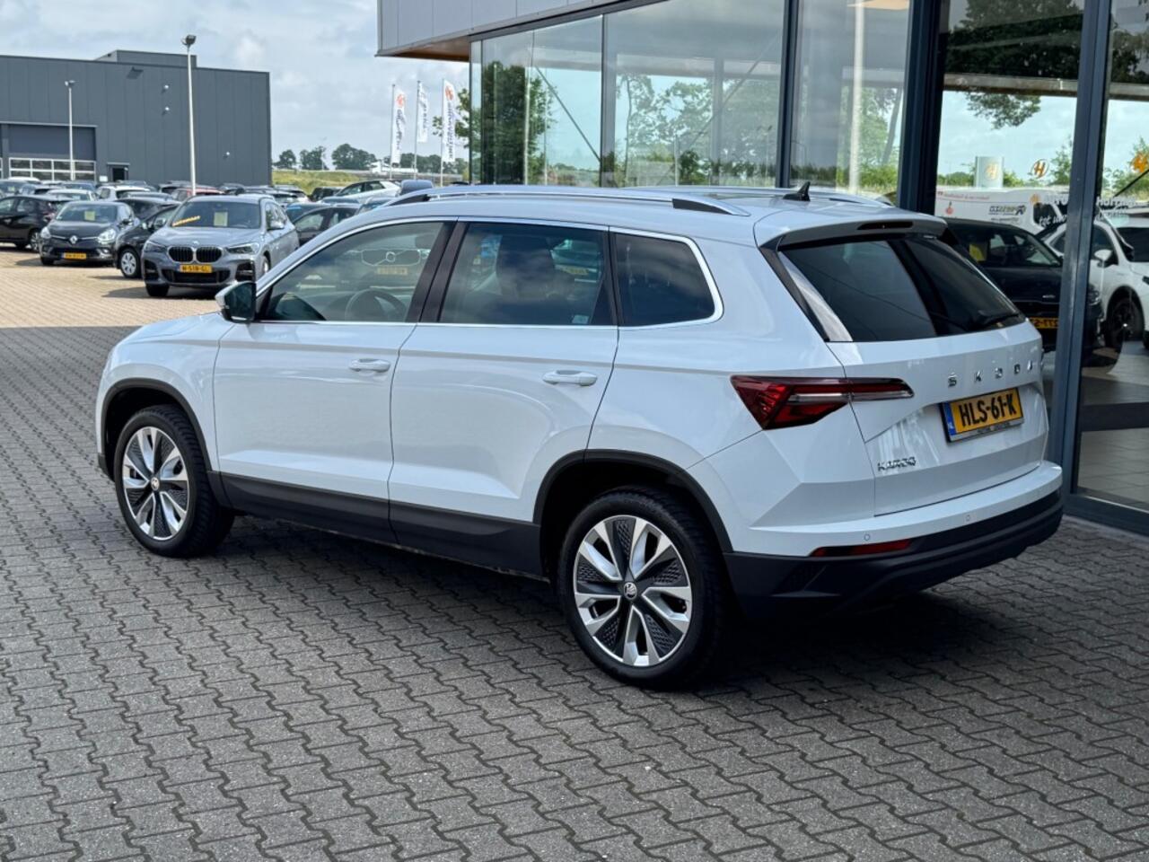 Skoda Karoq 1.5 TSI Business Edition - panorama - camera - adaptive cruise
