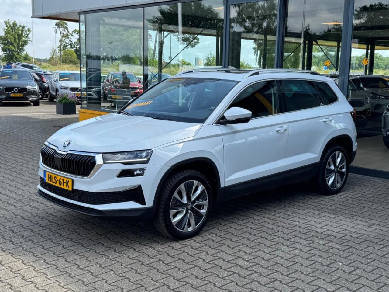 Skoda Karoq 1.5 TSI Business Edition - panorama - camera - adaptive cruise