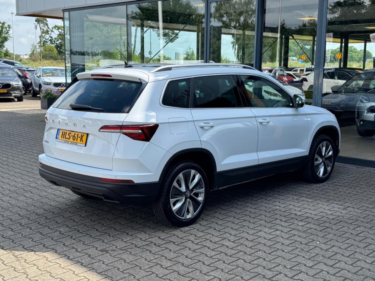 Skoda Karoq 1.5 TSI Business Edition - panorama - camera - adaptive cruise