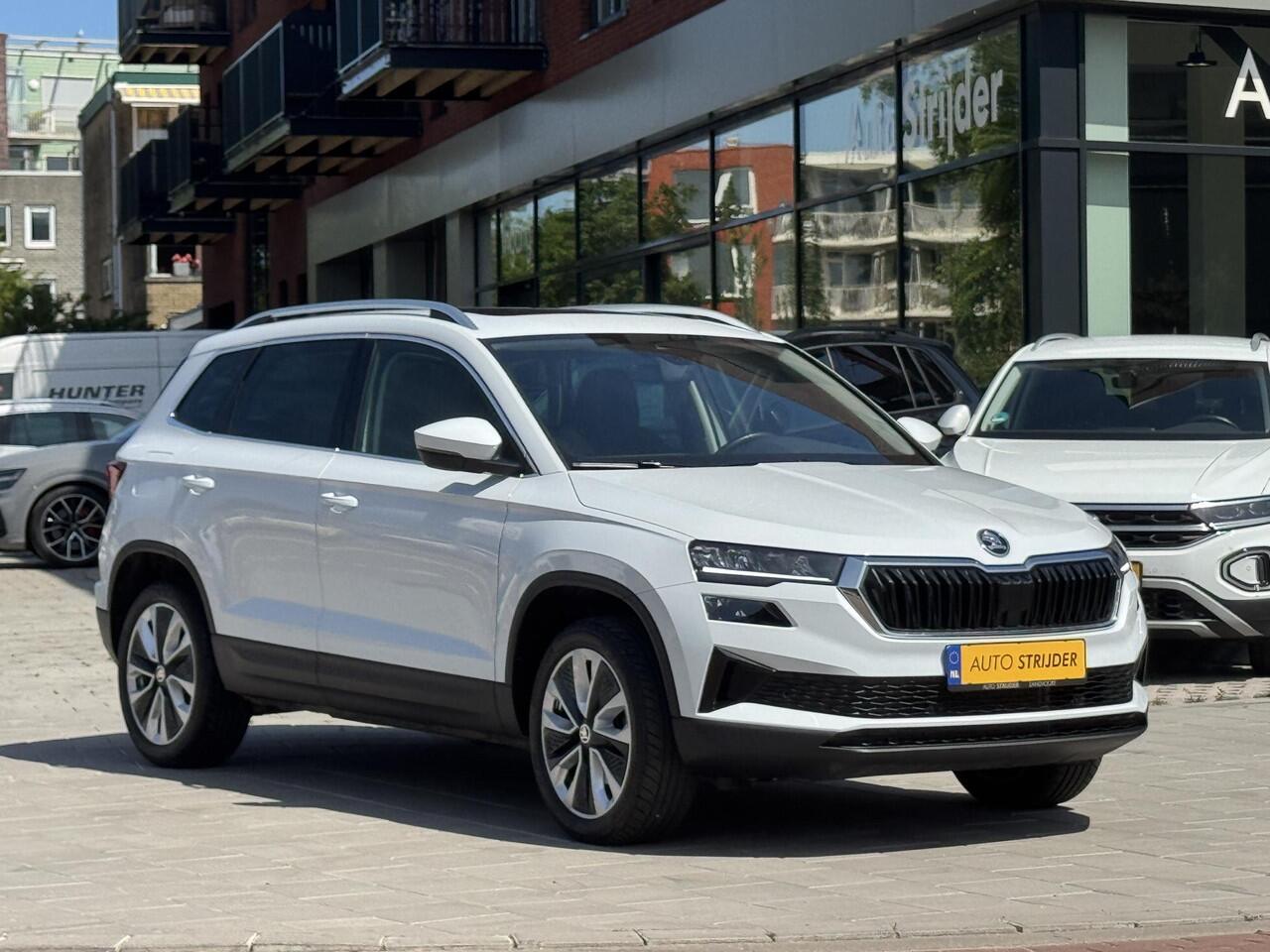 Skoda Karoq 1.5 TSI ACT Business Edition Plus Automaat | Panodak | Camera | 18LM
