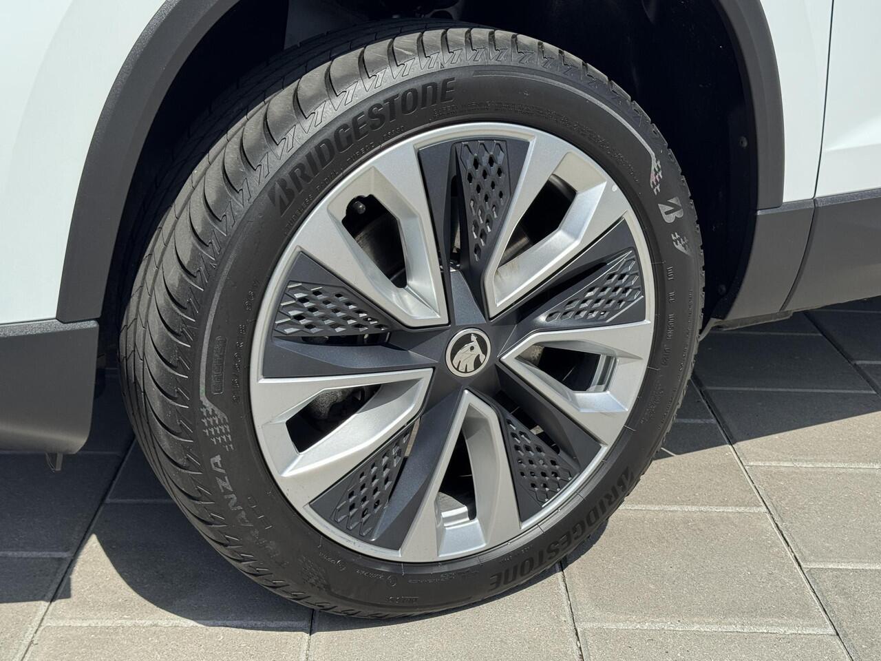 Skoda Karoq 1.5 TSI ACT Business Edition Plus Automaat | Panodak | Camera | 18LM