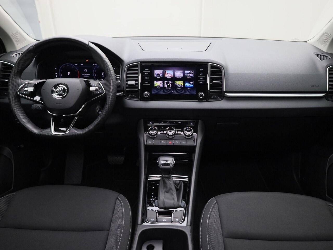 Skoda Karoq 1.5TSI/150PK Design DSG · Panoramadak · Apple Car Play · Camera + Parkeersensoren Garantie t/m 25-03-2028 of 60.000km