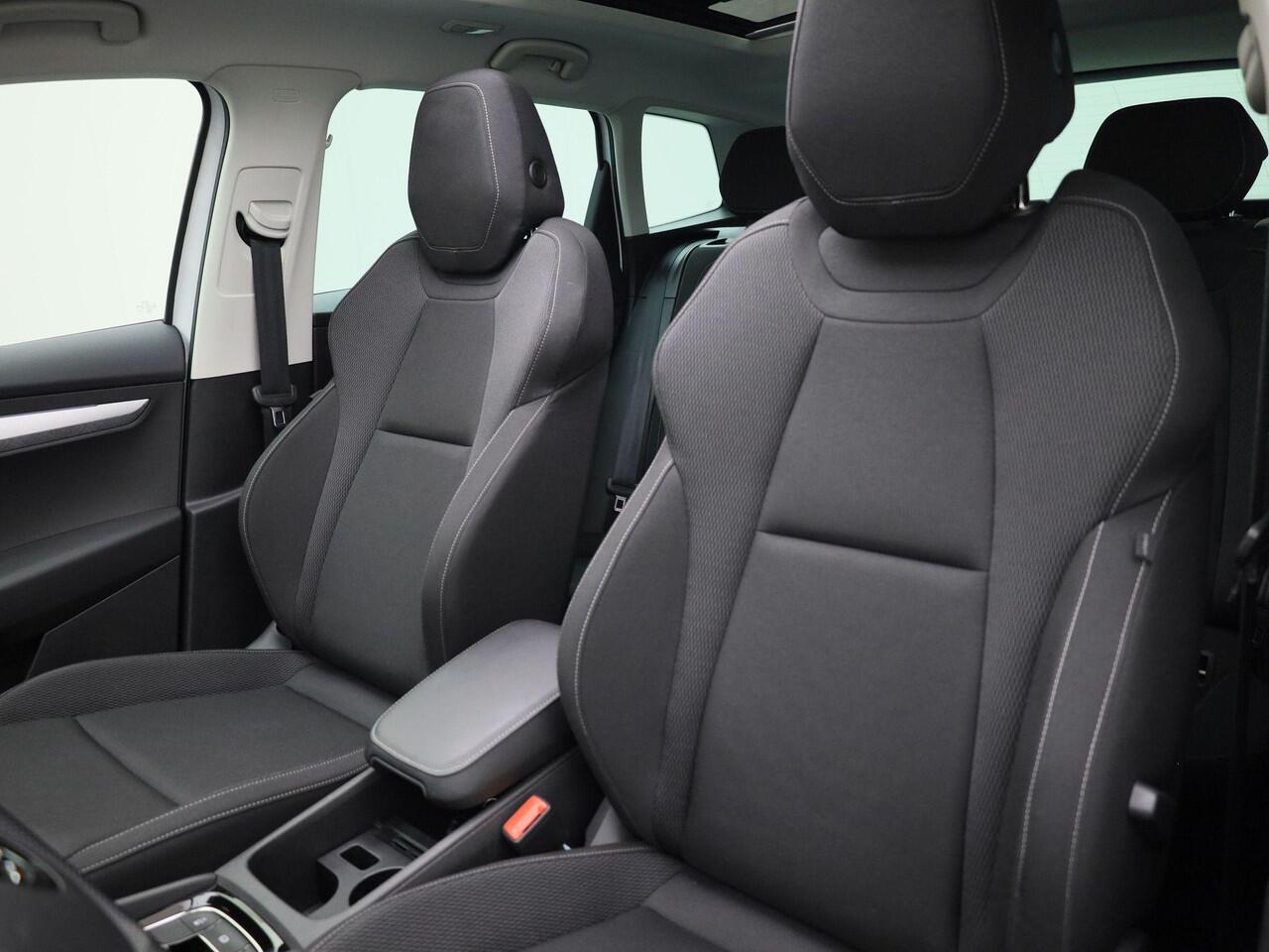 Skoda Karoq 1.5TSI/150PK Design DSG · Panoramadak · Apple Car Play · Camera + Parkeersensoren Garantie t/m 25-03-2028 of 60.000km