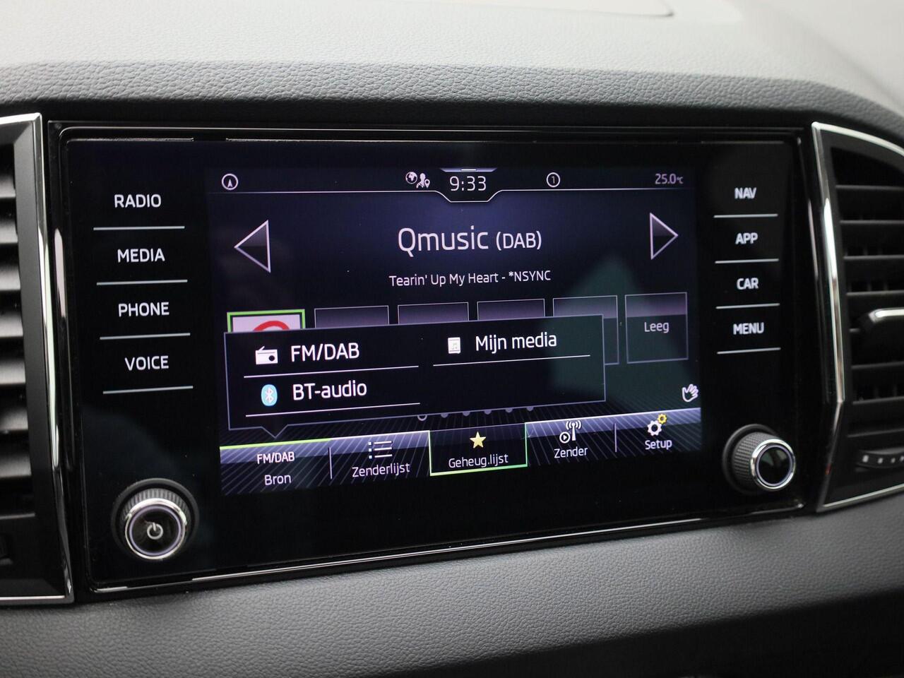 Skoda Karoq 1.5TSI/150PK Design DSG · Panoramadak · Apple Car Play · Camera + Parkeersensoren Garantie t/m 25-03-2028 of 60.000km