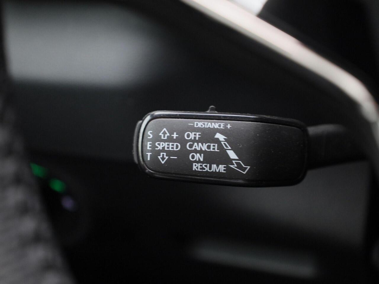 Skoda Karoq 1.5TSI/150PK Design DSG · Panoramadak · Apple Car Play · Camera + Parkeersensoren Garantie t/m 25-03-2028 of 60.000km