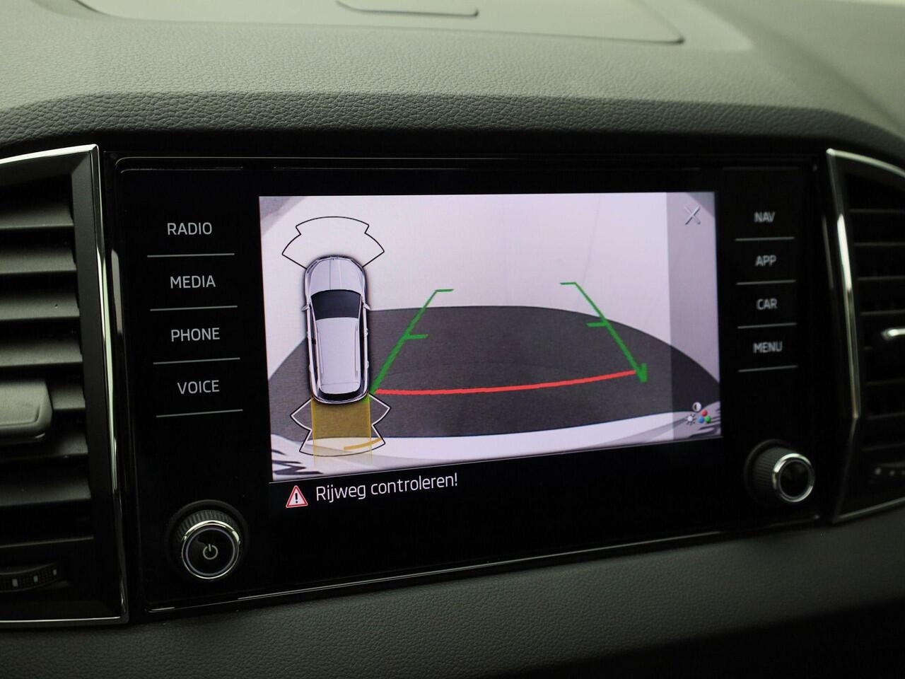 Skoda Karoq 1.5TSI/150PK Design DSG · Panoramadak · App connect · Camera + Parkeersensoren · Garantie t/m 25-03-2028 of 60.000km