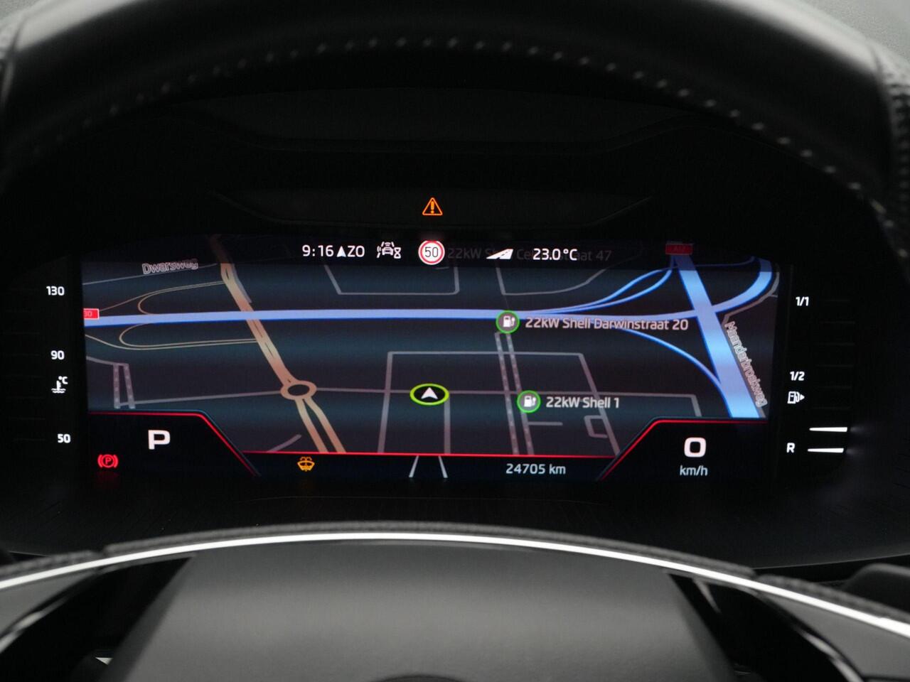 Skoda Karoq 1.5 TSI 150 pk DSG Sportline Business | LED Matrix | Trekhaak | Rondomzicht camera | CANTON sound | Stoel-/achterbankverwarming | Side Assist
