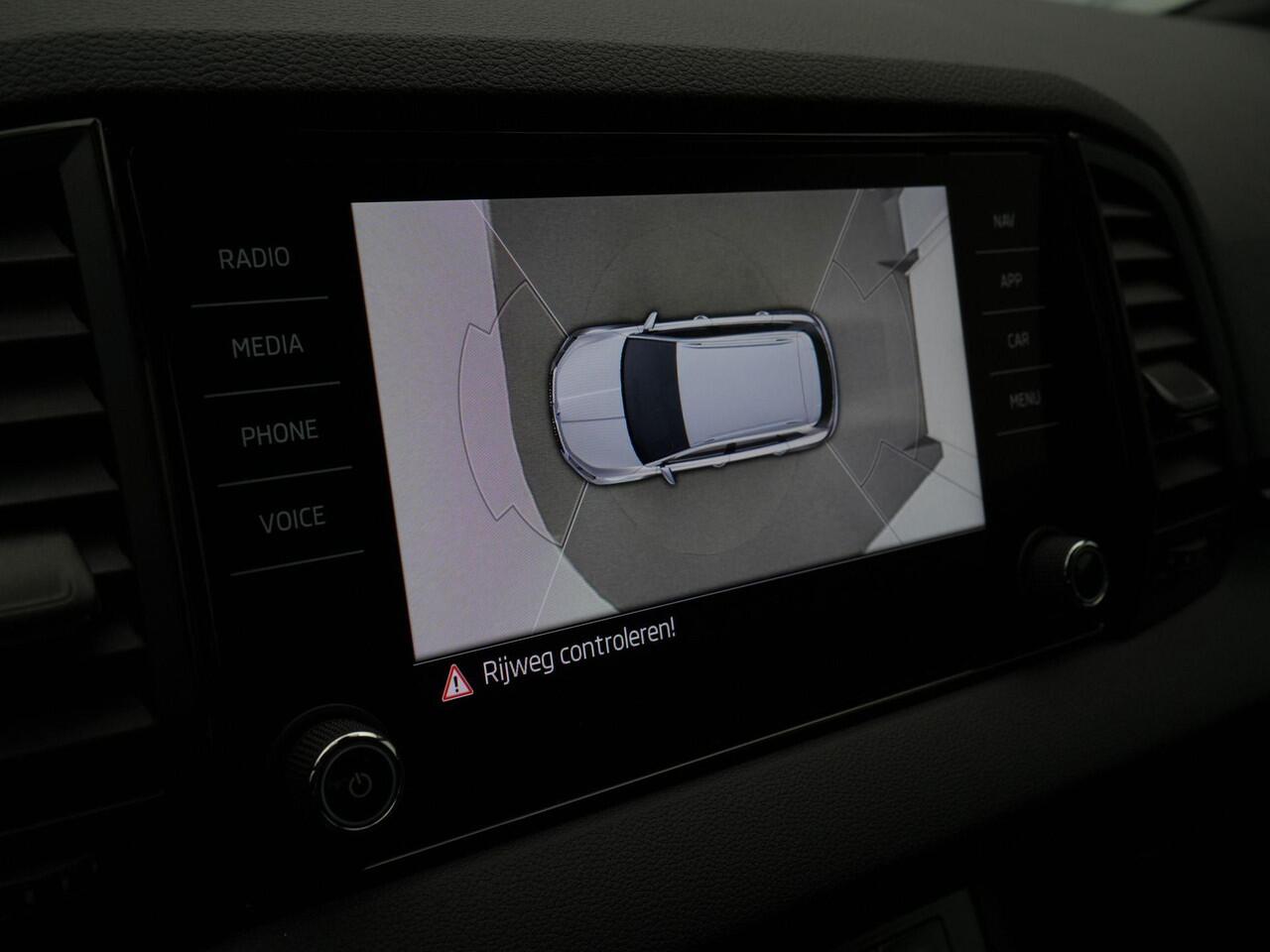 Skoda Karoq 1.5 TSI 150 pk DSG Sportline Business | LED Matrix | Trekhaak | Rondomzicht camera | CANTON sound | Stoel-/achterbankverwarming | Side Assist