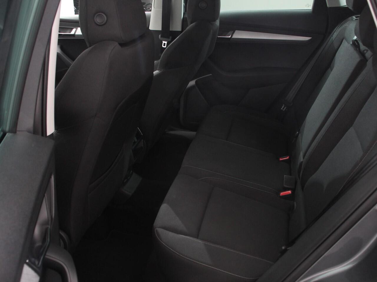 Skoda Karoq 1.5 TSI 150pk Automaat ACT Ambition | Navigatie | Android Auto / Apple Carplay | Climate Control | Camera | Parkeer sensoren | Lichtmetalen Velgen | Dab | Digitale Cockpit | Keyless Start | Led | Cruise Control Adaptive