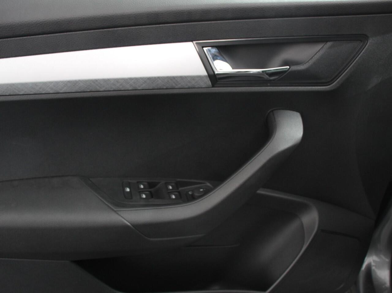 Skoda Karoq 1.5 TSI 150pk Automaat ACT Ambition | Navigatie | Android Auto / Apple Carplay | Climate Control | Camera | Parkeer sensoren | Lichtmetalen Velgen | Dab | Digitale Cockpit | Keyless Start | Led | Cruise Control Adaptive