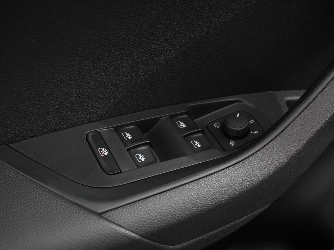 Skoda Karoq 1.5 TSI 150pk DSG Ambition | Navigatie | Apple Carplay/Android Auto | Camera | Climate Control | Adaptive Cruise control | Lichtmetalen Velgen