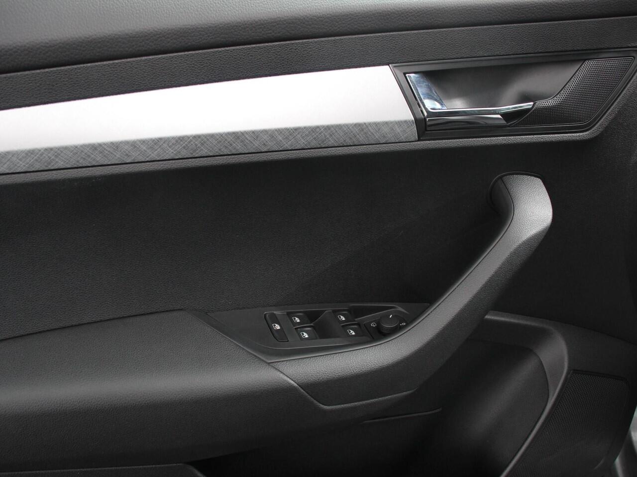 Skoda Karoq 1.5 TSI 150pk DSG Ambition | Navigatie | Apple Carplay/Android Auto | Camera | Climate Control | Adaptive Cruise control | Lichtmetalen Velgen