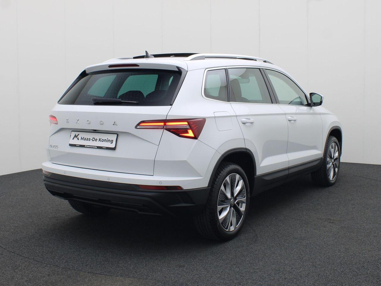 Skoda Karoq 1.5TSI/150PK DSG Business Edition · Panoramadak · Parkeersensoren + Camera · App-Connect · Garantie t/m 25-03-2028 of 60.000km