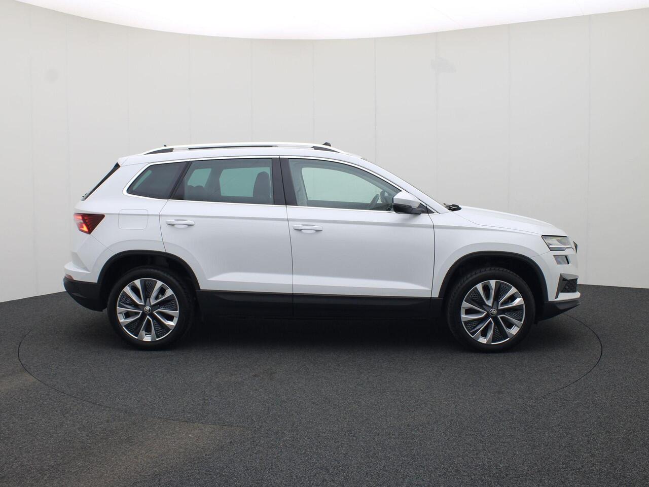 Skoda Karoq 1.5TSI/150PK DSG Business Edition · Panoramadak · Parkeersensoren + Camera · App-Connect · Garantie t/m 25-03-2028 of 60.000km