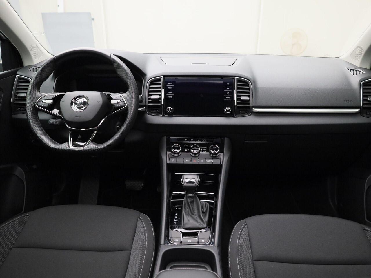 Skoda Karoq 1.5TSI/150PK DSG Business Edition · Panoramadak · Parkeersensoren + Camera · App-Connect · Garantie t/m 25-03-2028 of 60.000km