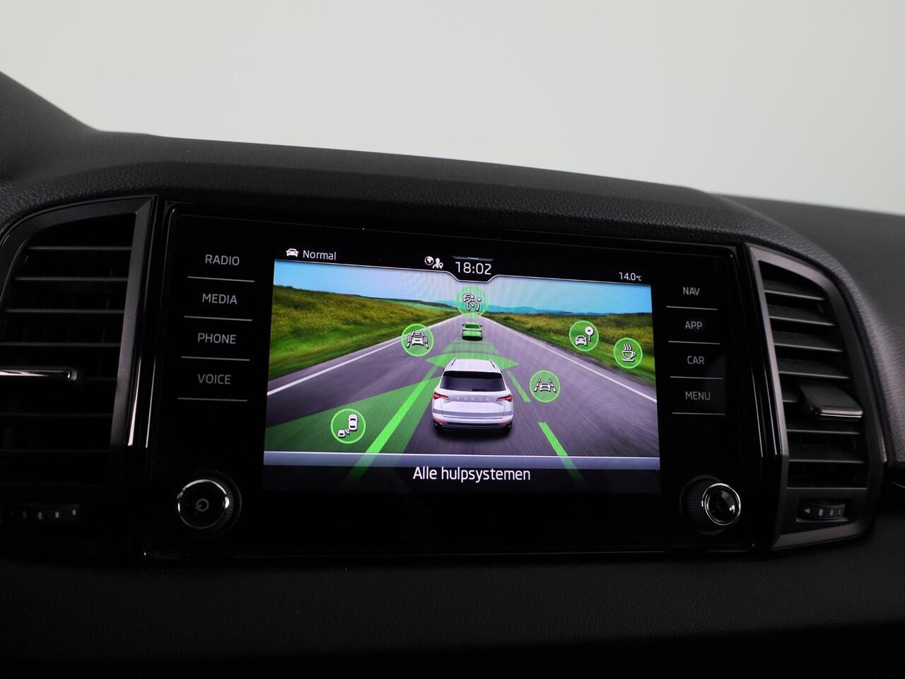 Skoda Karoq 1.5 TSI ACT Sportline Business 150 pk Automaat (DSG) | Verlengde garantie | Navigatie via App | Parkeersensoren | Achteruitrijcamera | Adaptieve cruise control | Stoelverwarming |