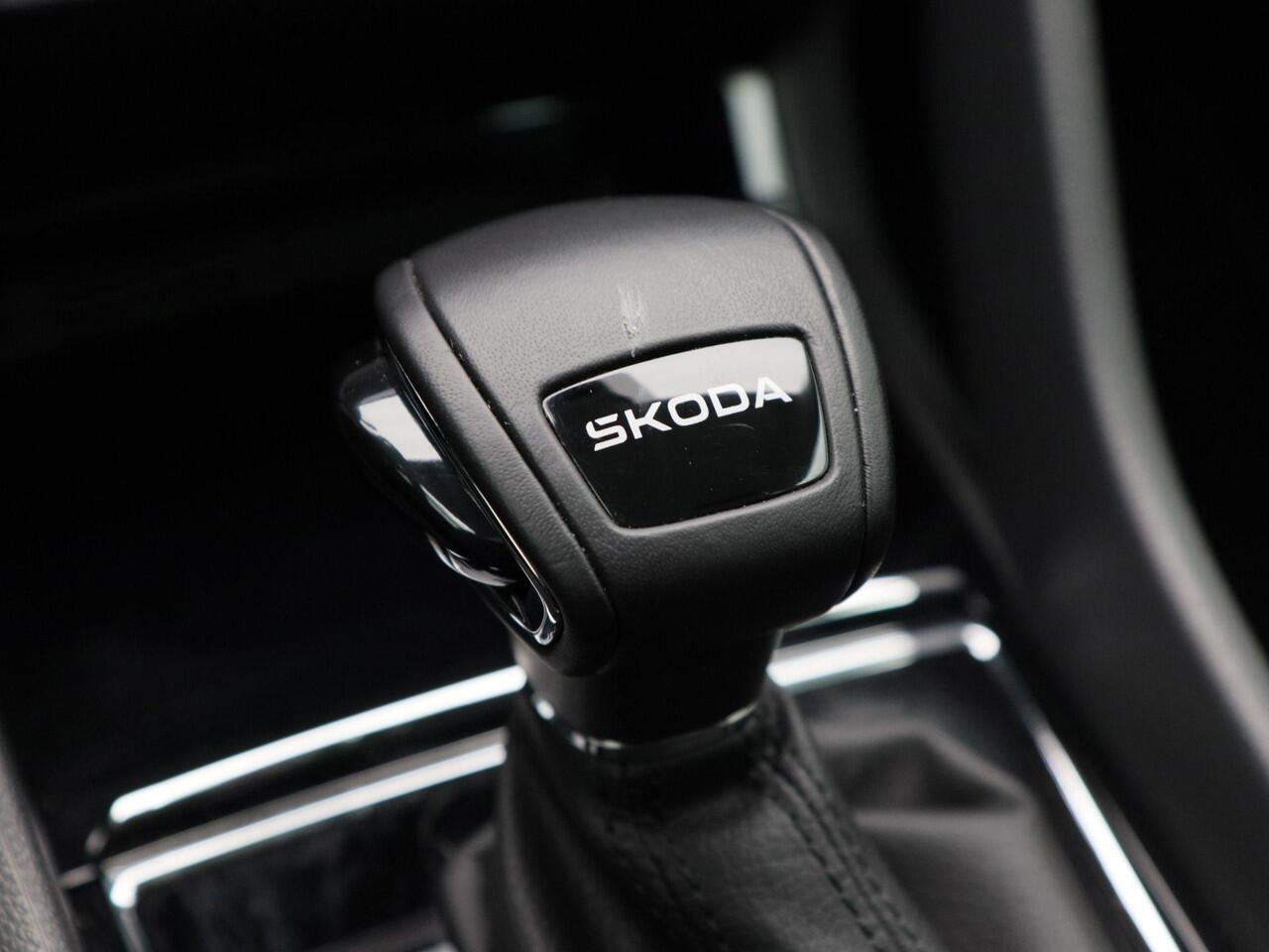 Skoda Karoq 1.5 TSi 150 Pk Automaat Business Edition | Adaptive Cruise | Climate Control | Stoelverwarming | Parkeersensoren | Navigatie | Carplay | 18 inch | 14.626 Km!!