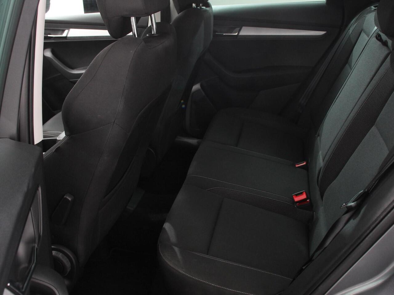 Skoda Karoq 1.5 TSI 150pk DSG Ambition | Navigatie | Apple Carpla/Android Auto | Camera | Climate Control | Adaptive Cruise control | Lichtmetalen Velgen