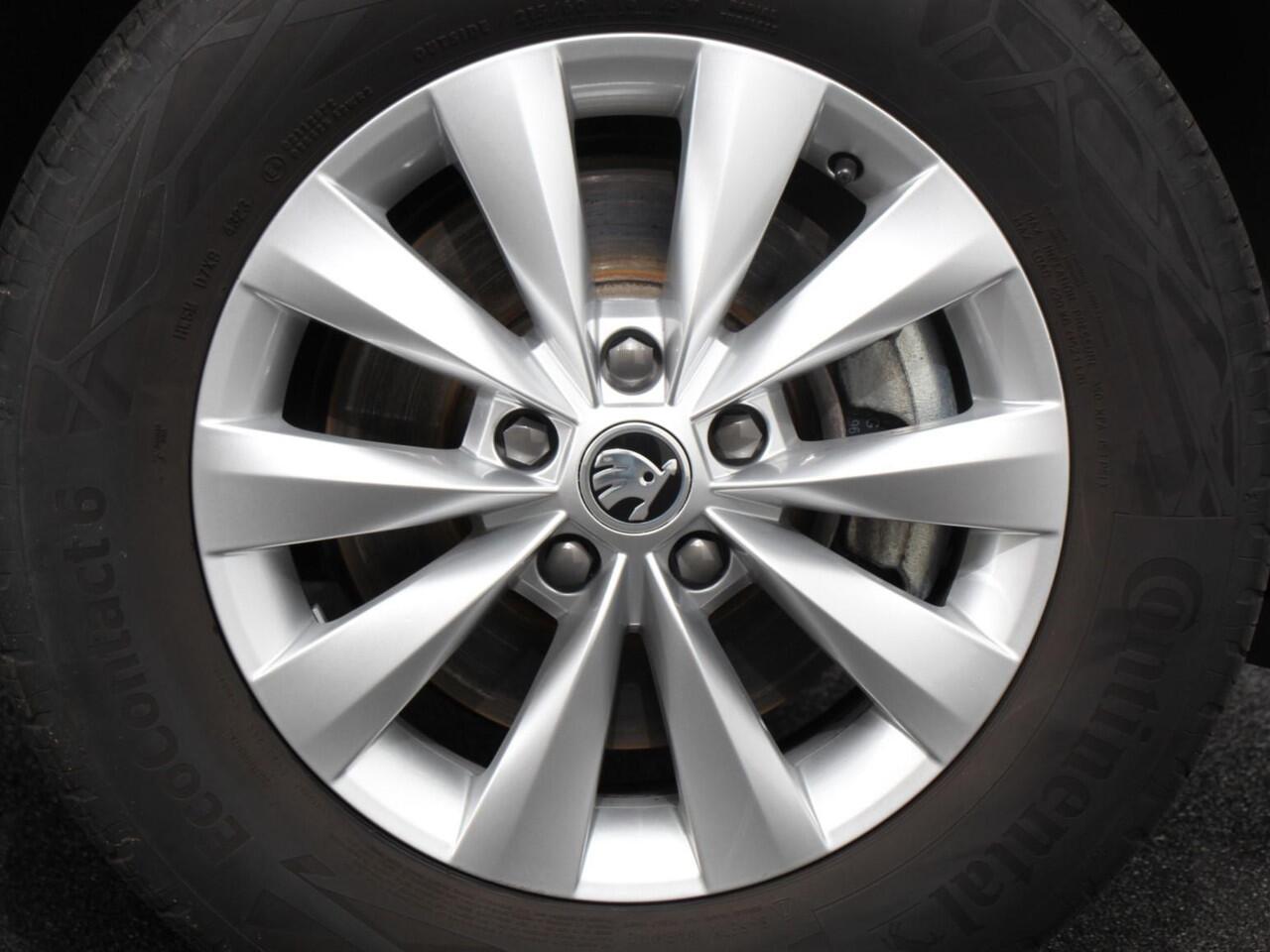 Skoda Karoq 1.5 TSI 150pk DSG Ambition | Navigatie | Apple Carpla/Android Auto | Camera | Climate Control | Adaptive Cruise control | Lichtmetalen Velgen