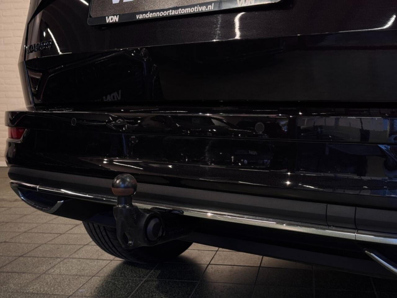 Skoda Karoq 1.5 TSI ACT Sportline Business DSG Pano Virtual ACC Trekhaak Stoelverw 18''