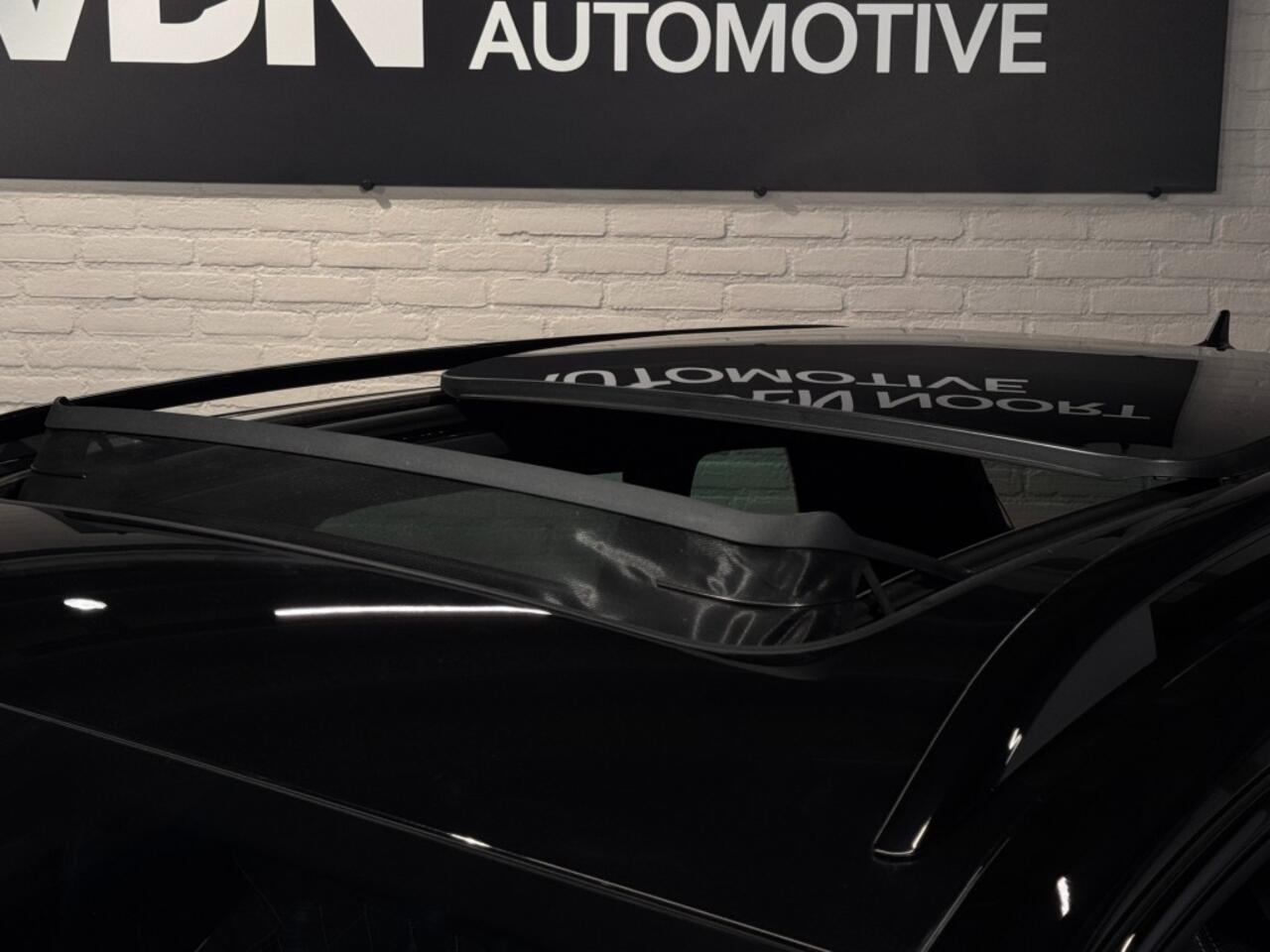 Skoda Karoq 1.5 TSI ACT Sportline Business DSG Pano Virtual ACC Trekhaak Stoelverw 18''