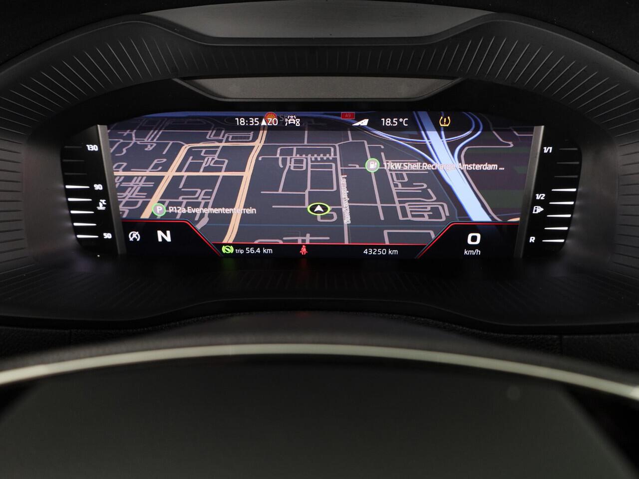 Skoda Karoq 1.5 TSI ACT Sportline Business 150 pk Automaat (DSG) | Verlengde garantie | Navigatie | Panoramadak | Parkeersensoren | Achteruitrijcamera | Stoelverwarming |