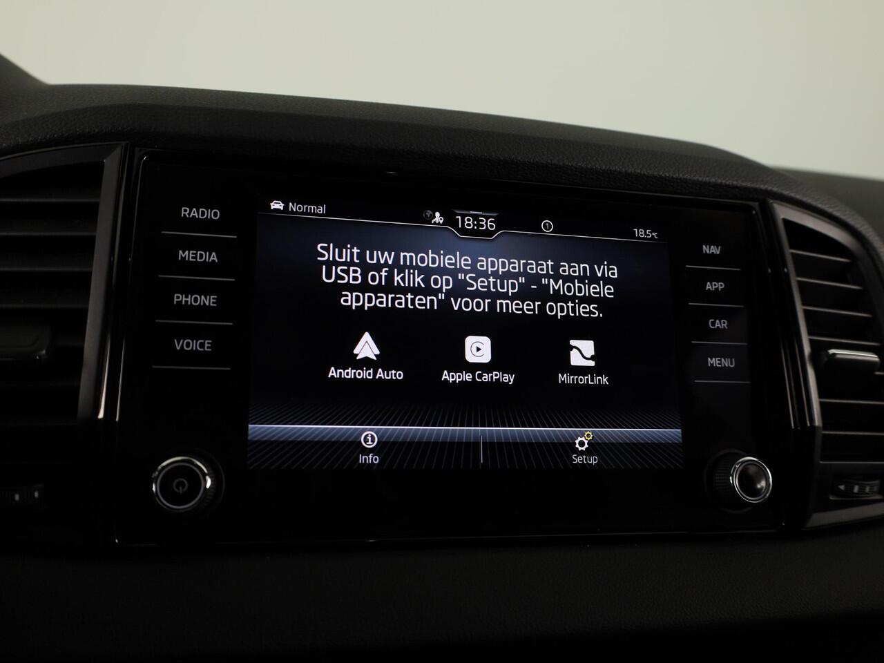 Skoda Karoq 1.5 TSI ACT Sportline Business 150 pk Automaat (DSG) | Verlengde garantie | Navigatie | Panoramadak | Parkeersensoren | Achteruitrijcamera | Stoelverwarming |