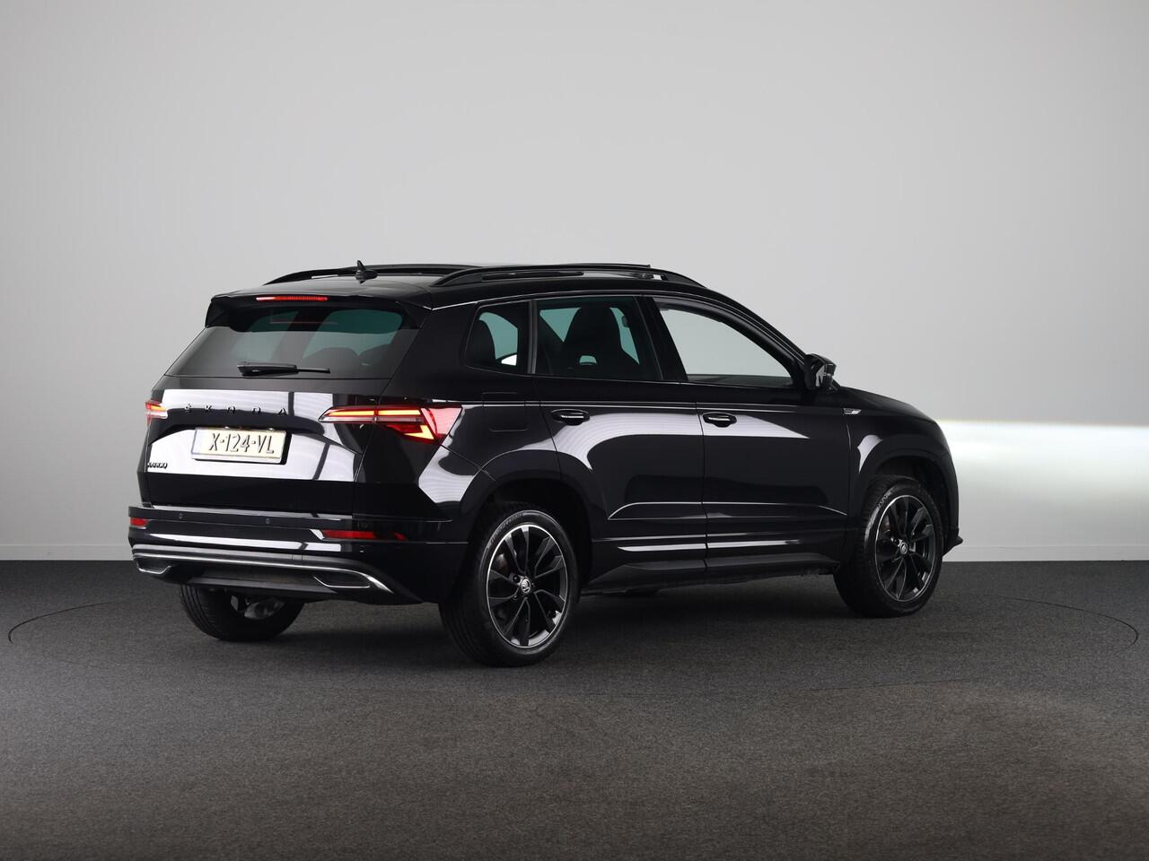 Skoda Karoq 1.5 TSI ACT Sportline Business 150 pk Automaat (DSG) | Verlengde garantie | Navigatie | Panoramadak | Parkeersensoren | Achteruitrijcamera | Stoelverwarming |