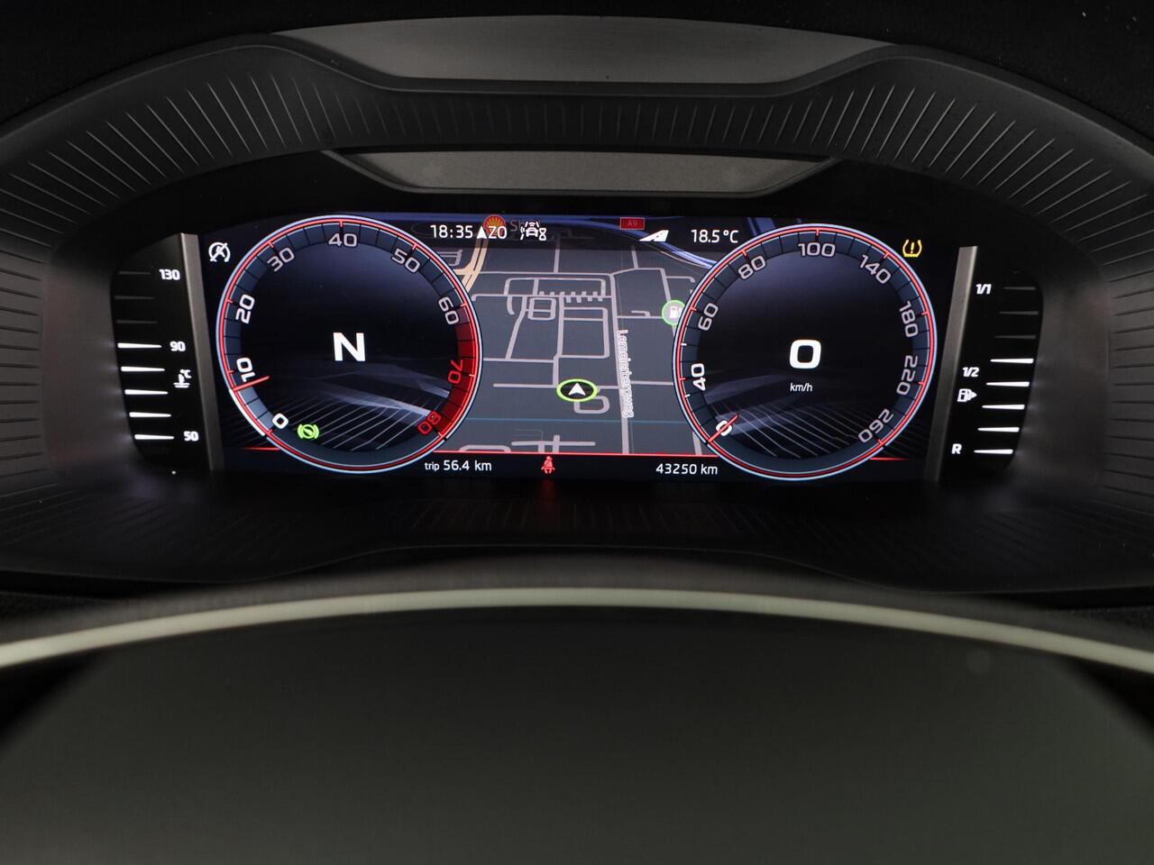Skoda Karoq 1.5 TSI ACT Sportline Business 150 pk Automaat (DSG) | Verlengde garantie | Navigatie | Panoramadak | Parkeersensoren | Achteruitrijcamera | Stoelverwarming |