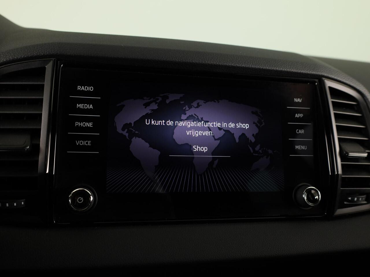 Skoda Karoq 1.5 TSI ACT Sportline Business 150pk | Wegklapbare trekhaak | Navigatie via APP | Verlengde garantie | Verwambare stoelen voor en achter