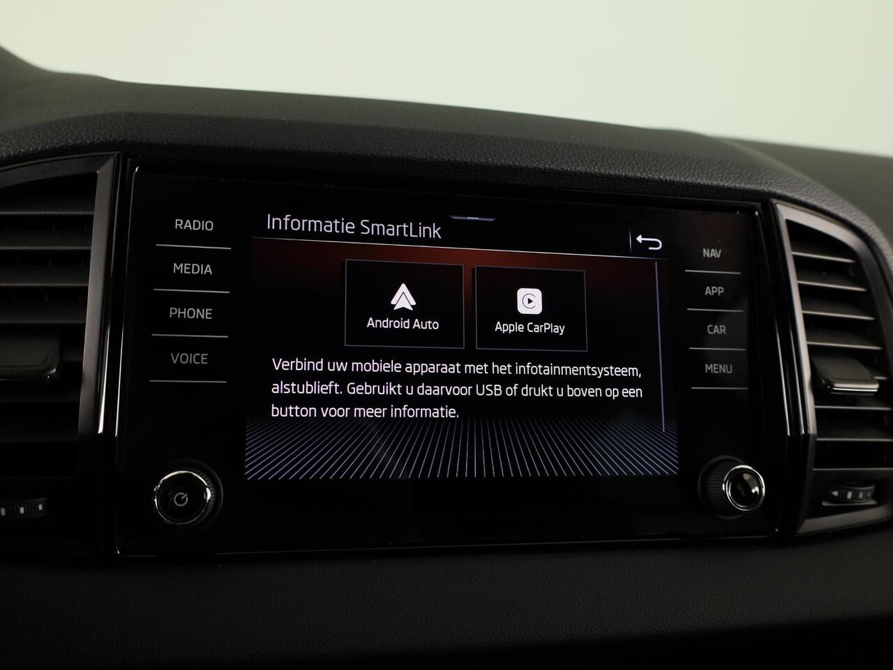 Skoda Karoq 1.5 TSI ACT Sportline Business 150pk | Wegklapbare trekhaak | Navigatie via APP | Verlengde garantie | Verwambare stoelen voor en achter