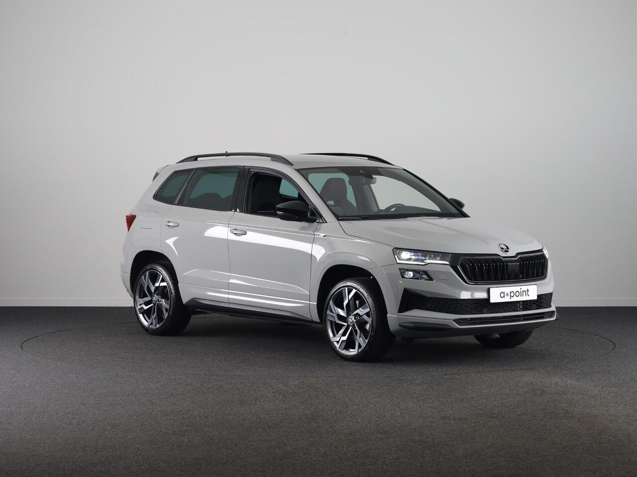 Skoda Karoq 1.5 TSI ACT Sportline Business 150pk | Wegklapbare trekhaak | Navigatie via APP | Verlengde garantie | Verwambare stoelen voor en achter