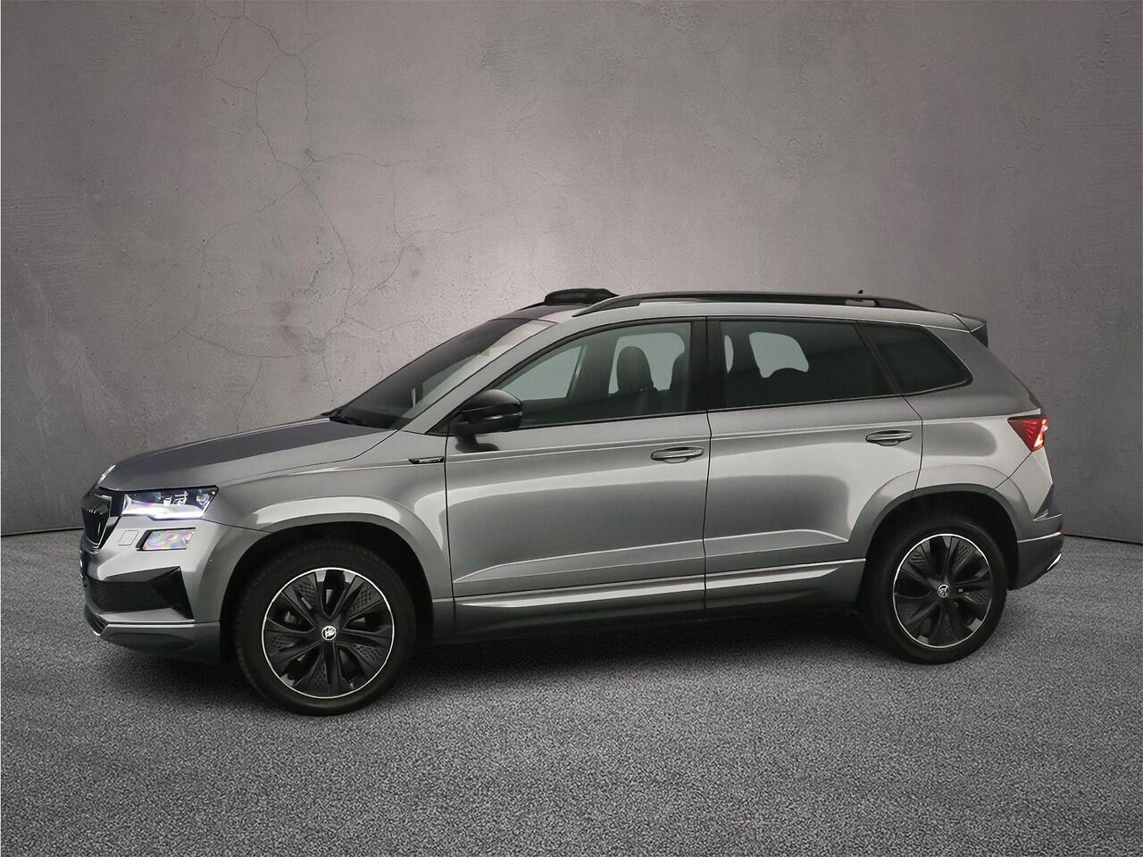 Skoda Karoq Sportline Business 1.5 TSI 150pk DSG Automaat Trekhaak, Panoramadak, Elektrische achterklep, Adaptive cruise control, Navigatie, Achteruitrijcamera,