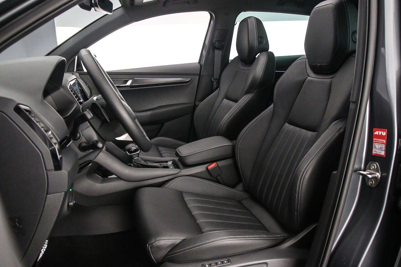 Skoda Karoq Sportline Business 1.5 TSI 150pk DSG Automaat Trekhaak, Panoramadak, Elektrische achterklep, Adaptive cruise control, Navigatie, Achteruitrijcamera,
