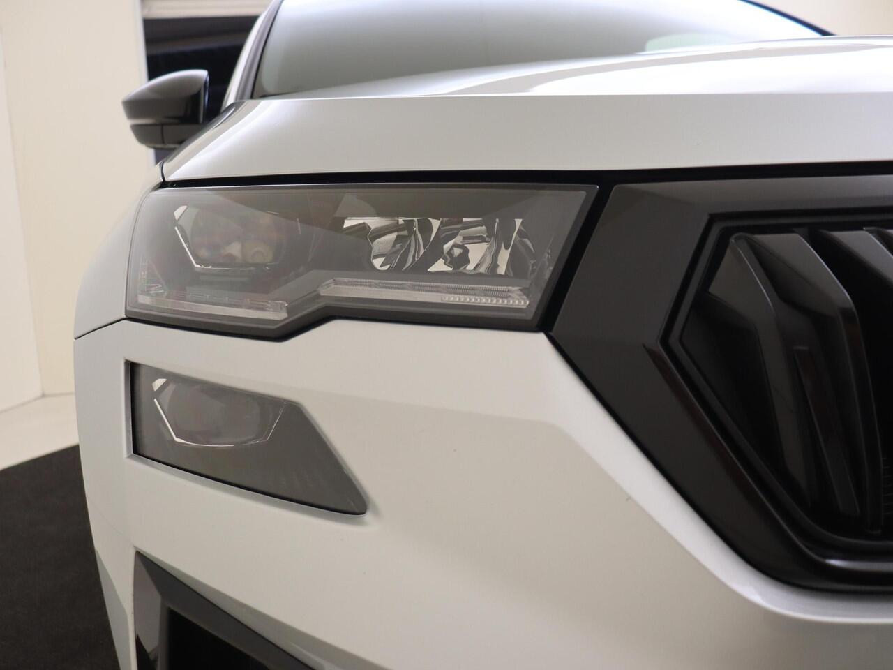 Skoda Karoq 1.5 TSI ACT Sportline Business | Trekhaak | Achteruitrijcamera | Keyless | Adaptieve cruise control | CarPlay | Digital cockpit | Navigatie |