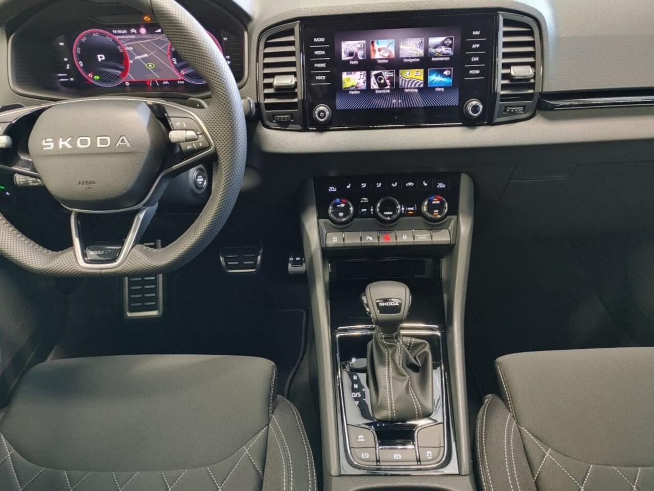 Skoda Karoq 1.5 TSI DSG SPORTLINE TREKHAAK/CAMERA/CARPLAY/ACC/STOELVERW/E-KLEP