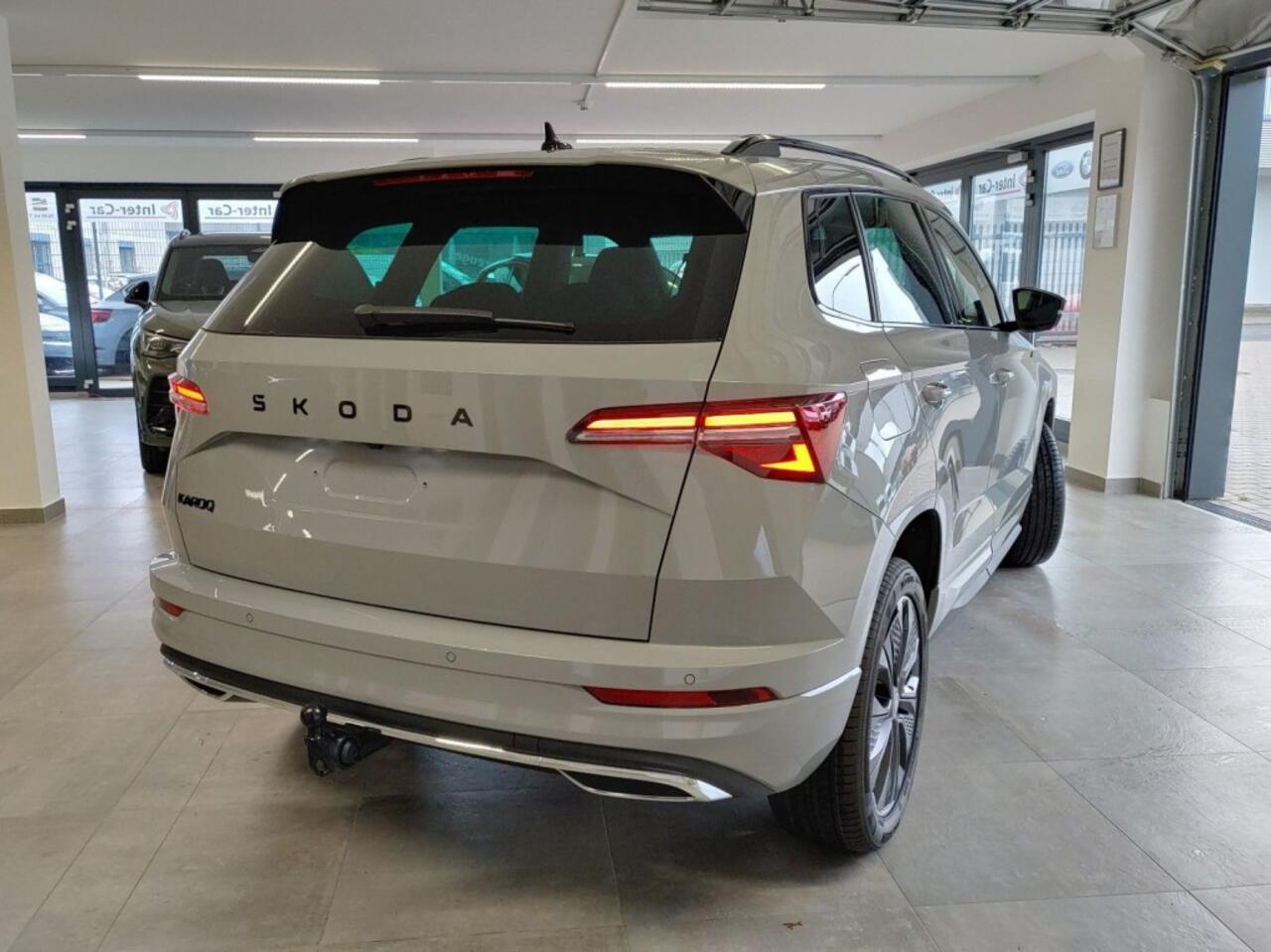 Skoda Karoq 1.5 TSI DSG SPORTLINE TREKHAAK/CAMERA/CARPLAY/ACC/STOELVERW/E-KLEP